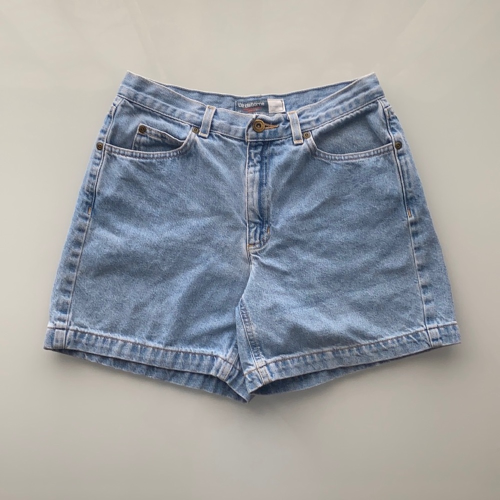 HIGH WAISTED SHORTS